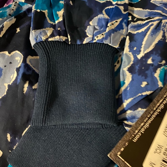 Brand new Dickies nursing scrub jacket - Picture 2 of 2